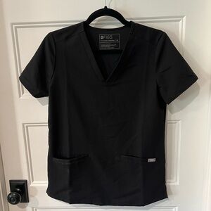 Figs Classic Black V-Neck Scrub Top